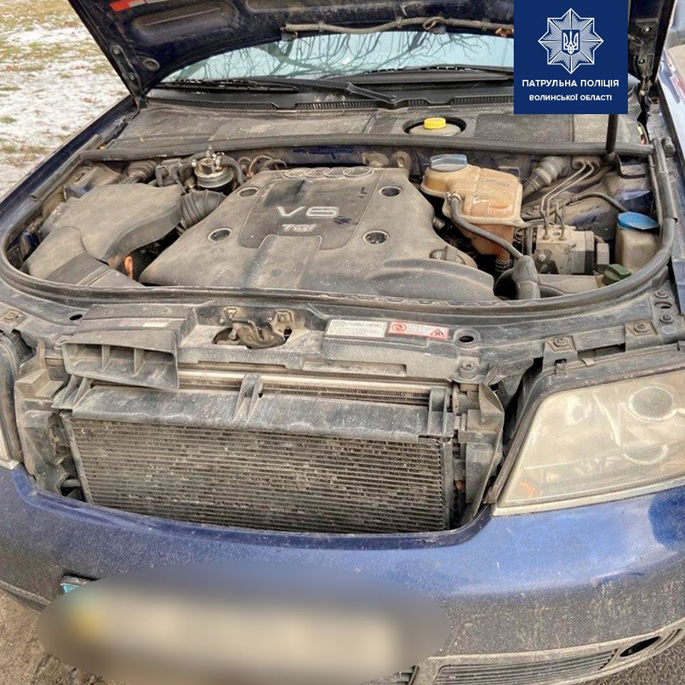 У Луцьку водій через зламане авто «спалився» із підробленими документами (фото)
