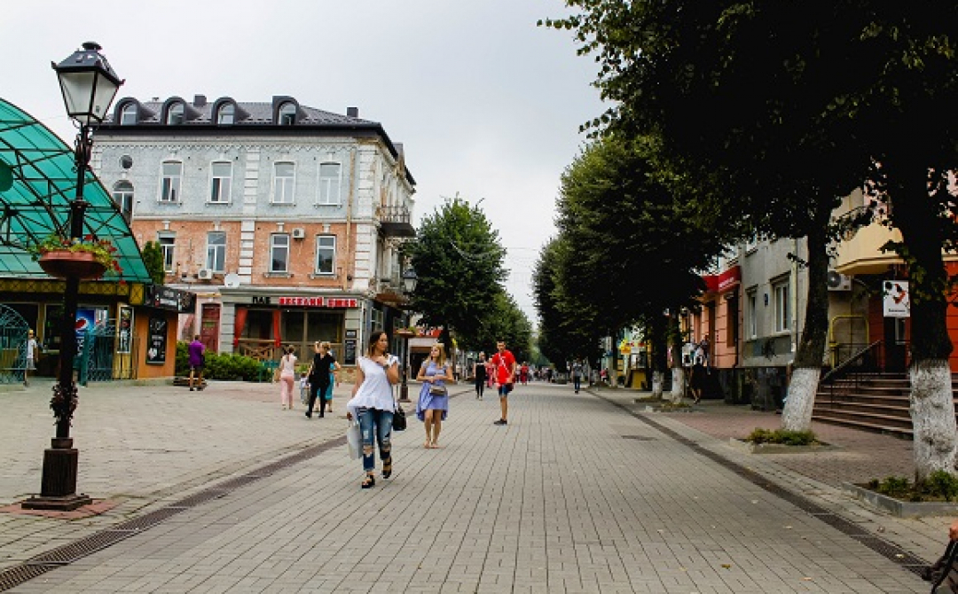 У Луцьку хочуть заборонити їздити на велосипедах вулицею Лесі Українки (петиція)
