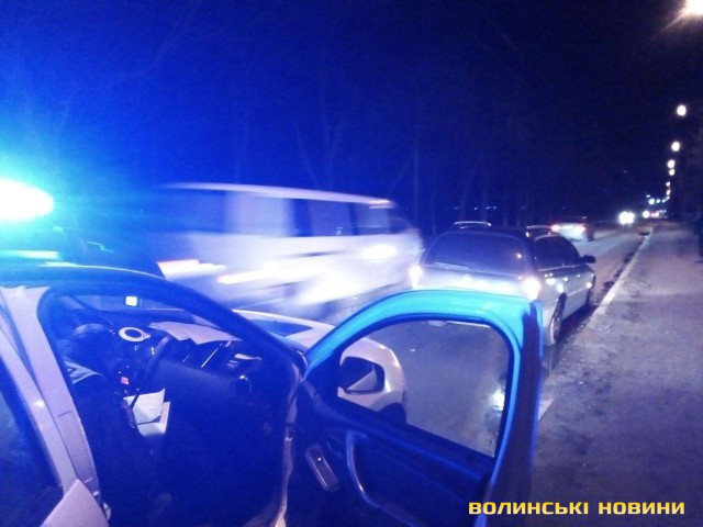 У Луцьку – ДТП: Opel збив дівчину на пішохідному переході (відео)