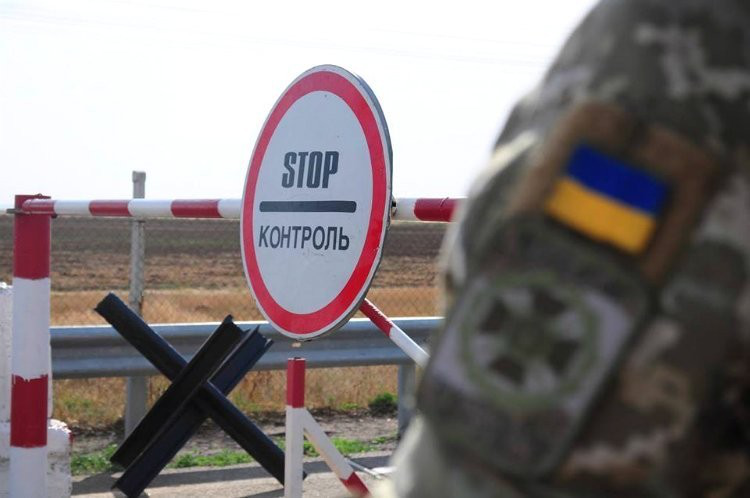 Україна закриває більшість пунктів пропуску