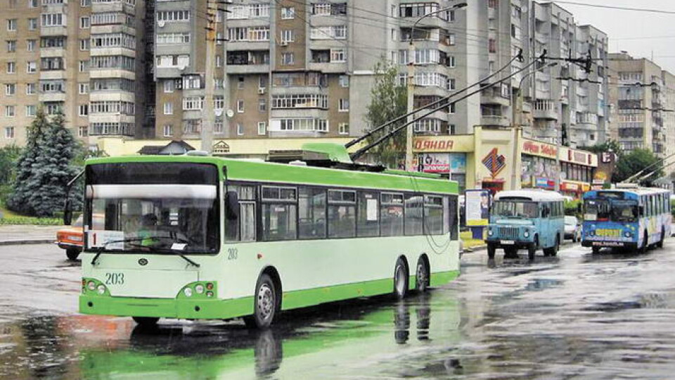 Лучани просять запровадити місячний проїзний квиток в тролейбусі