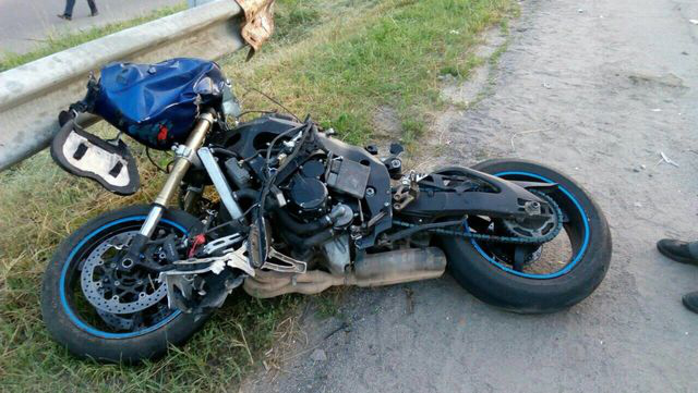 У Маневичах п’яний мотоцикліст врізався у дерево: загинув 17-річний пасажир