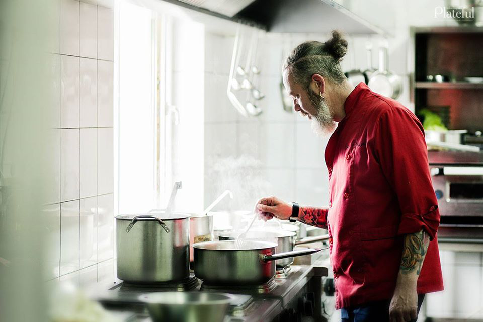 Смачний карантин: суп з молодою кропивою від шеф-кухаря Хазіпова