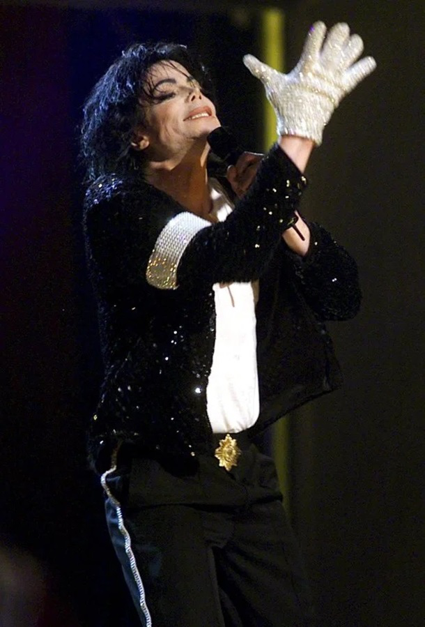 Білу рукавичку Майкла Джексона продали за $100 тисяч (фото)
