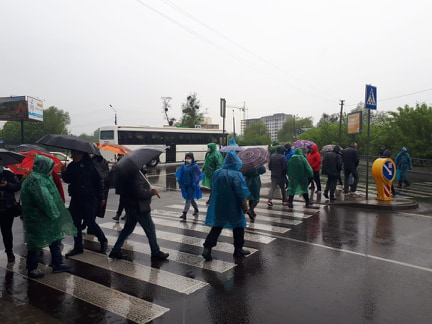 Перекрили дорогу: у Луцьку на Набережній страйкують підприємці (фото)