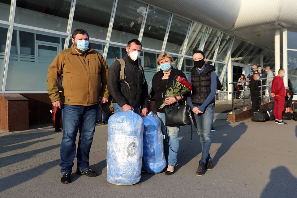 Понад рік працювали в Антарктиді: українські полярники повернулися додому