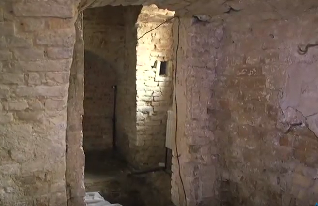 Знайшли кістку коня: деталі про загадкові кімнати у вежі в Луцьку
