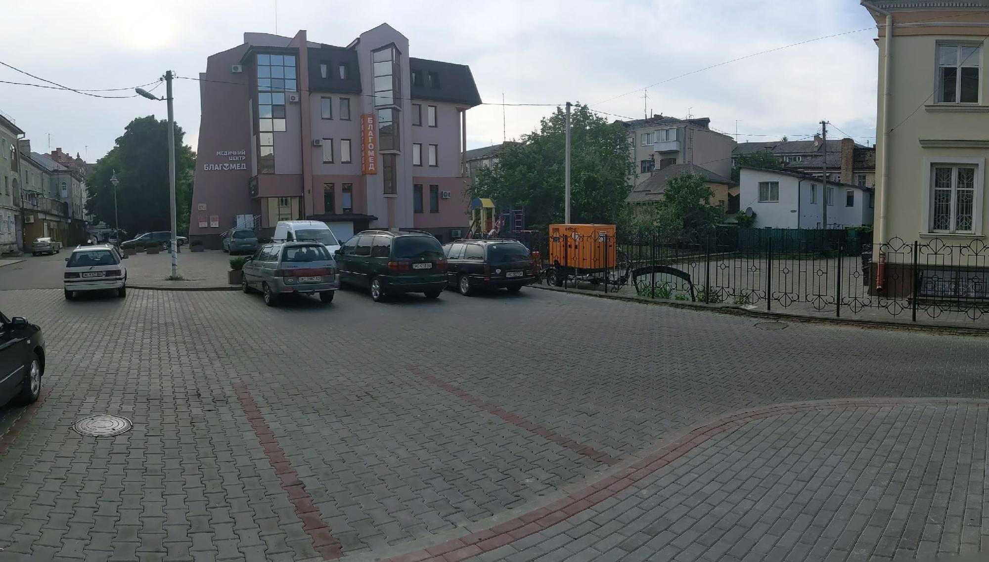 У Луцьку поскаржилися на проблему з паркуванням на Шопена