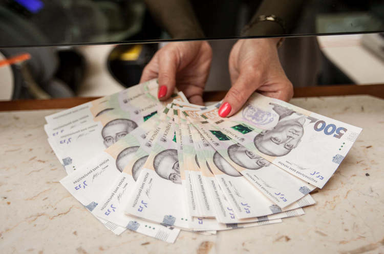 Гривня міцніє: курс валют у Луцьку на середу, 8 липня
