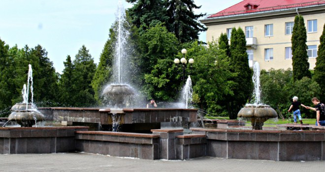 «Фактично себе віджили»: «Луцькводоканал» про фонтан поруч парку