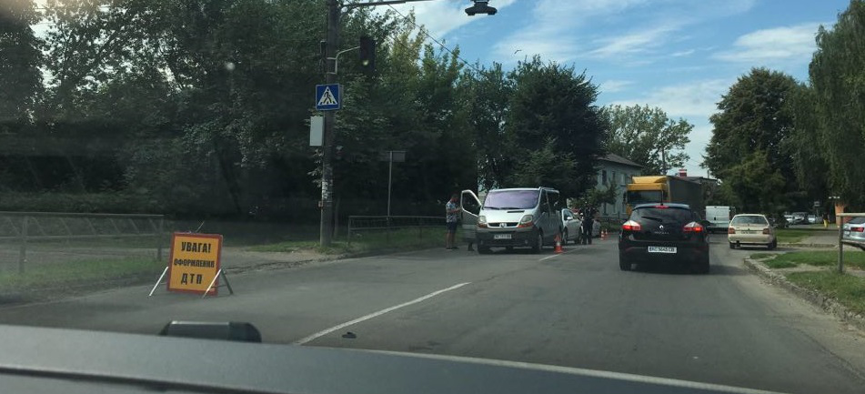 У Луцьку на вулиці Ківерцівській – аварія: рух ускладнений