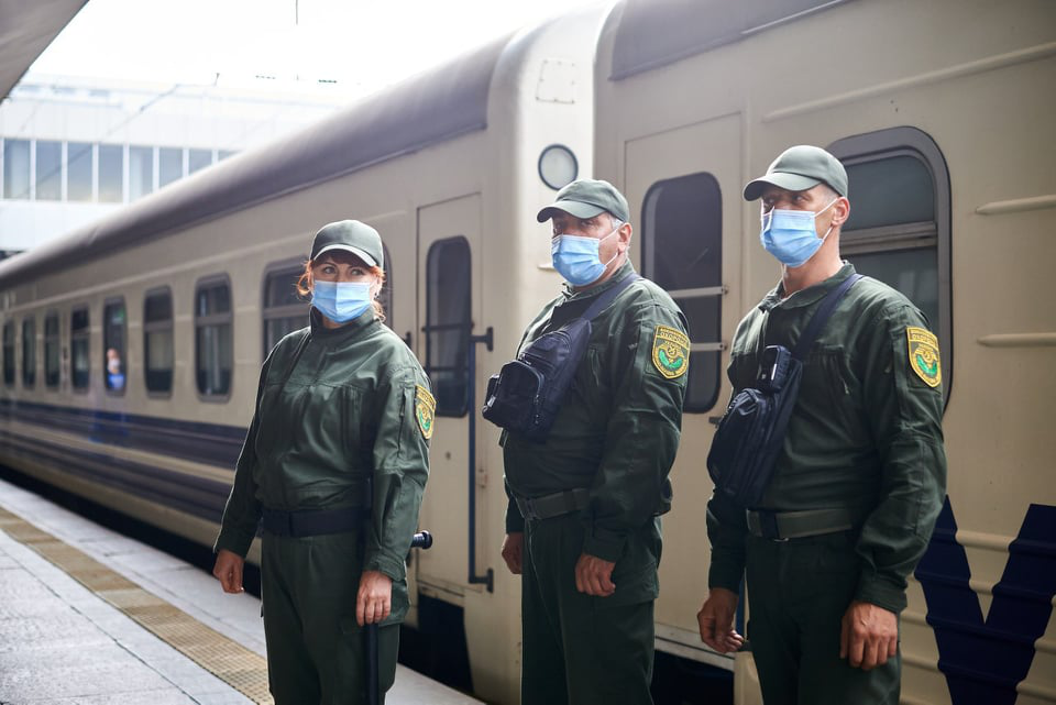 У пасажирських потягах «Укрзалізниці» з'явилася  воєнізована охорона