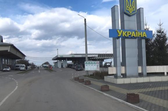 Український уряд закликають не забороняти в'їзд іноземцям
