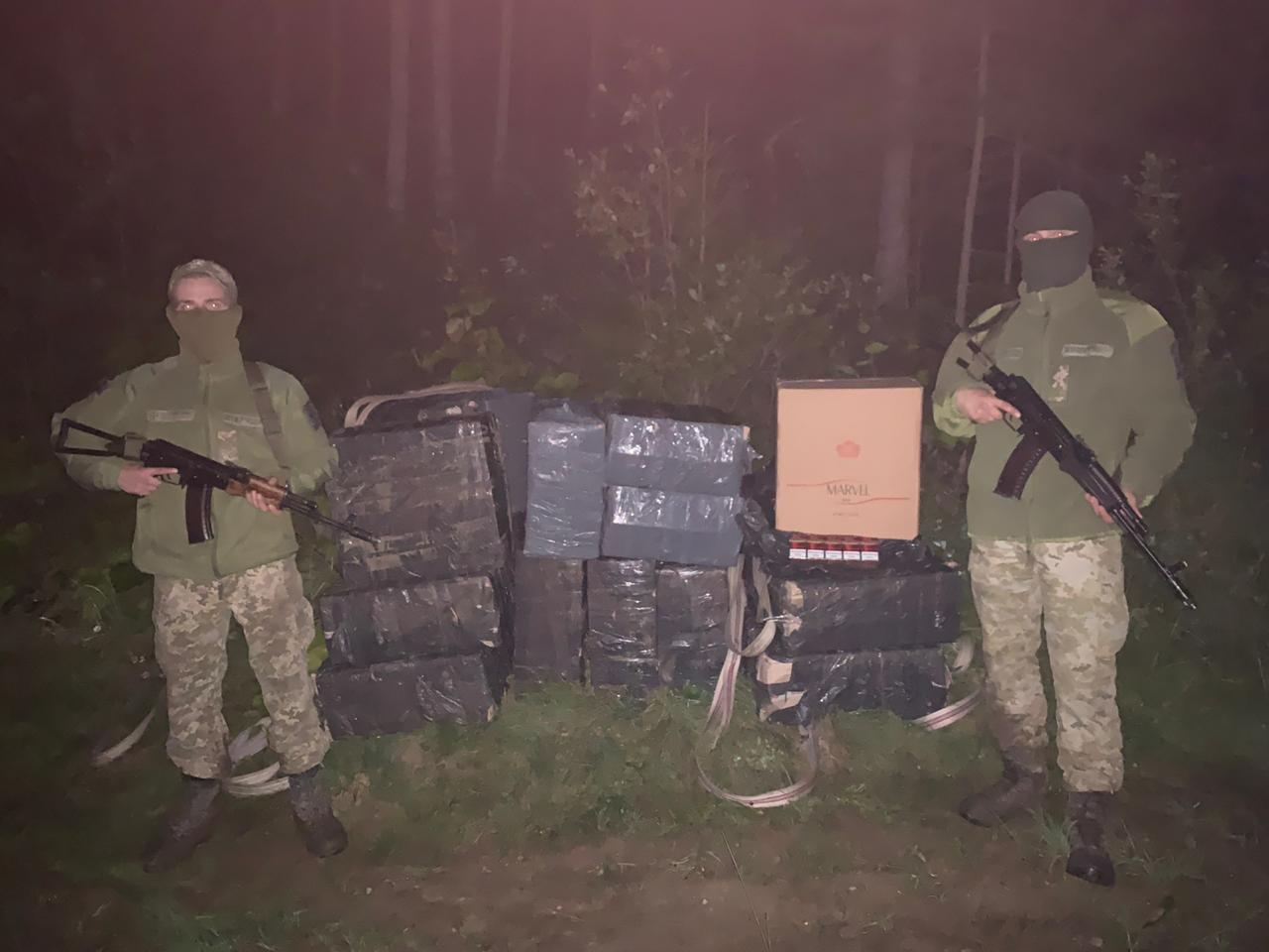 Прикордонники на Волині затримали контрабандистів з 9 тисячами пачок білоруських цигарок