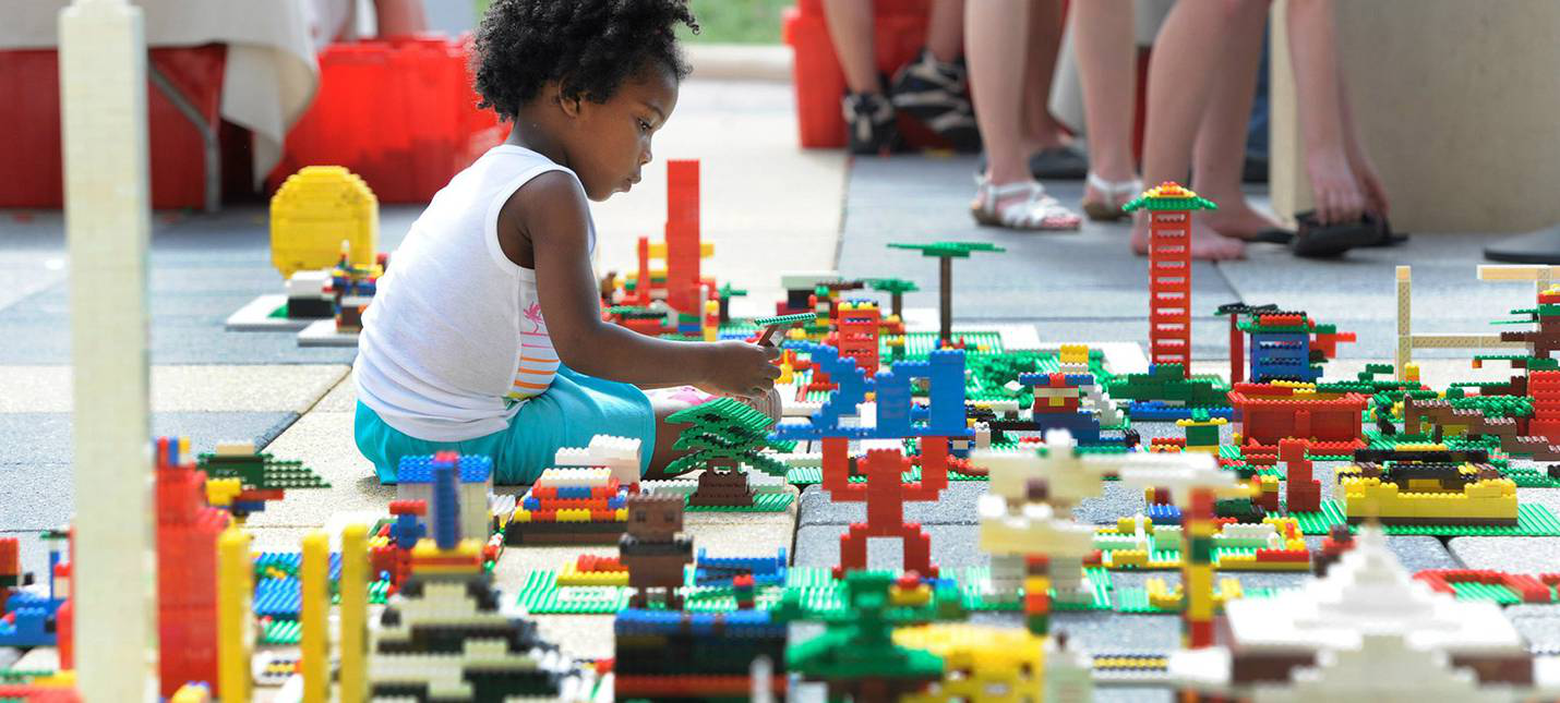 У LEGO значно зросли продажі – на карантині його збирали сім'ями