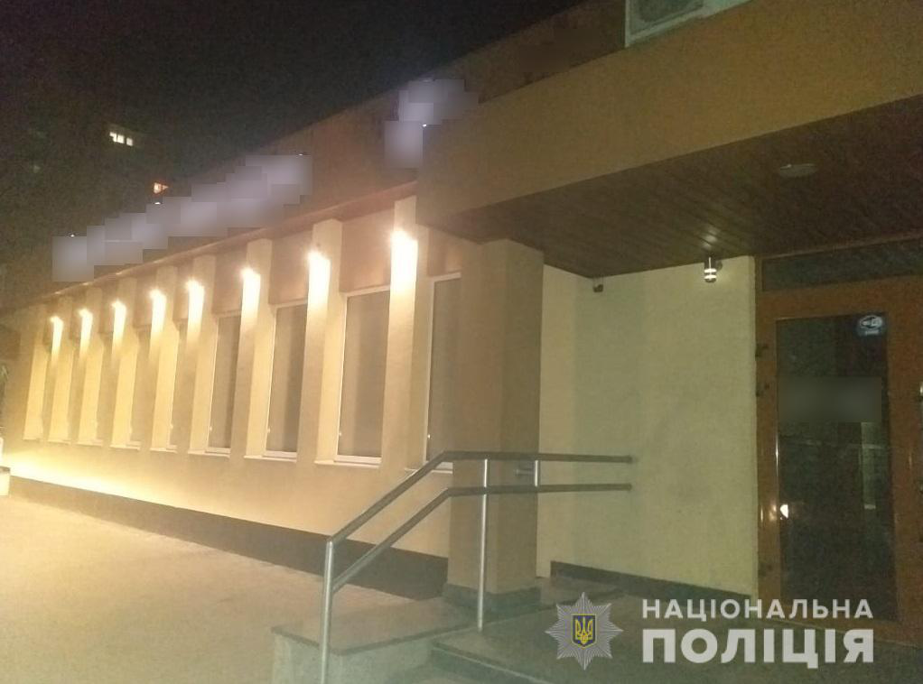 У Луцьку поліція влаштувала вечірній рейд ресторанами (фото)