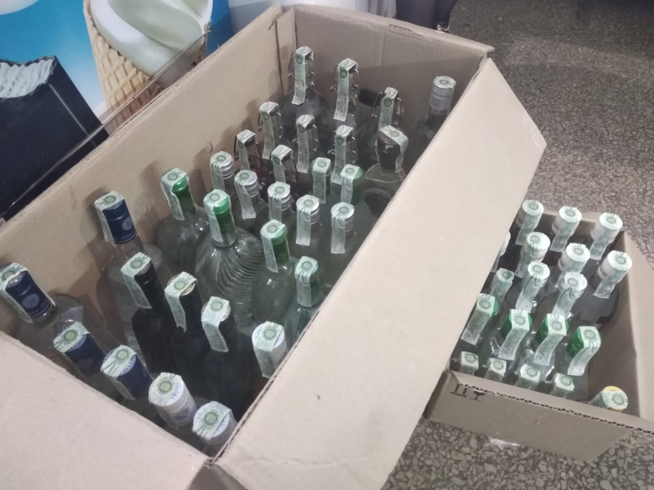 У магазині в Любешеві знайшли 62 пляшки сумнівного алкоголю