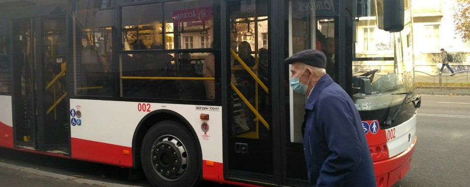 Скільки водіїв маршруток та тролейбусів спіймали на порушеннях у Луцьку