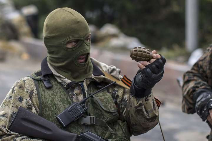 На окупованій частині Донбасу перебуває до трьох тисяч регулярних військ РФ, – ЗСУ