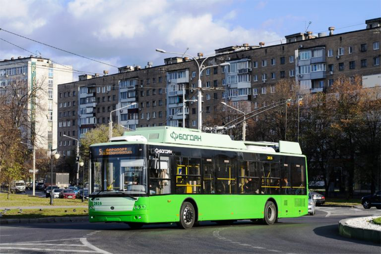 Луцький «Богдан» відправив до Харкова п'ять тролейбусів