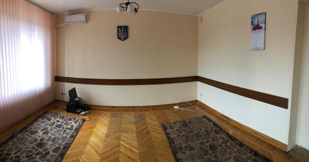 У Нововолинську ексзаступники мера пішли з посад із меблями (фото)
