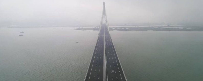 Можна розганятися до 250 км/год: у Китаї відкрили підвісний залізничний міст