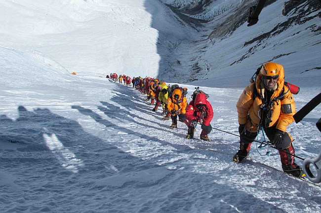 Індійські альпіністи збрехали про підкорення Евересту: їм можуть заборонити сходження в Непалі
