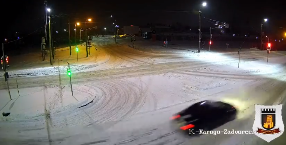 У Луцьку BMW на перехресті проїхало на червоний сигнал світлофора (відео)