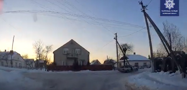 У Ковелі патрульні переслідували п’яного водія: його зупинив сніг (відео)