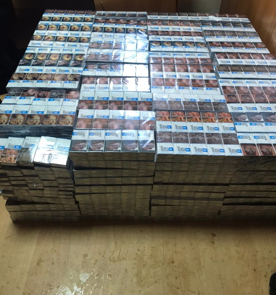 На Волині у вантажному поїзді виявили 12 ящиків контрабандного курива (фото, відео)