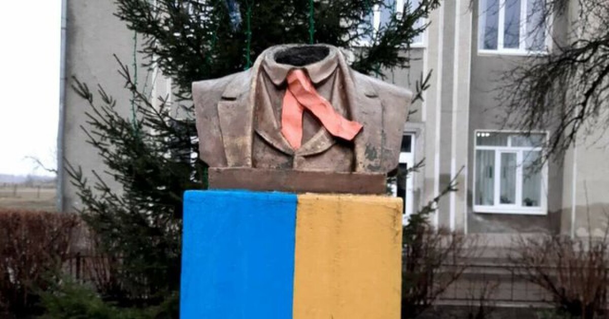 Поліція розшукала хуліганів, які пошкодили пам’ятник Тарасу Шевченку