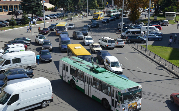 Багаторівневі паркінги і «кишені»: як «СВІДОМІ» пропонують покращити транспортну схему Луцька (відео)