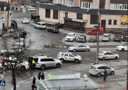 На «інфініті» і на «лексусі»: у Луцьку зловили двох водіїв, які «пролетіли» повз TruCam (фото)