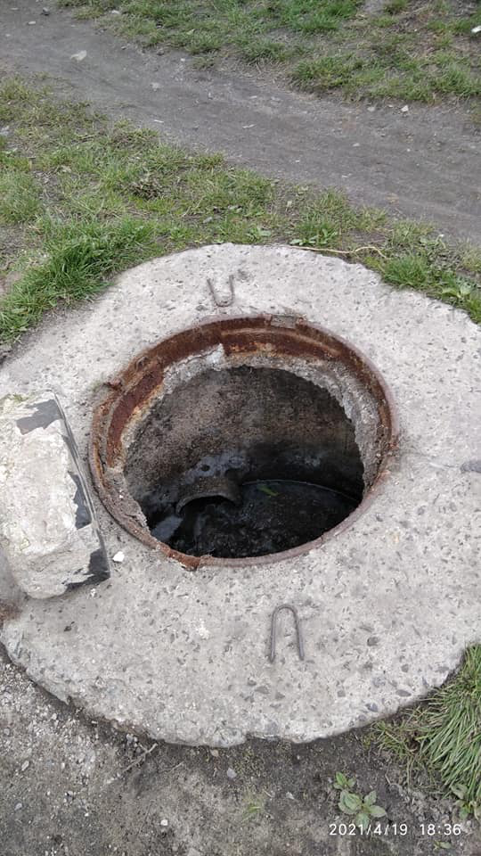 У Ківерцях покрали каналізаційні люки (фото)