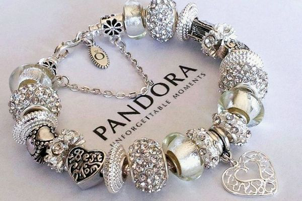 Pandora більше не використовуватиме натуральні діаманти