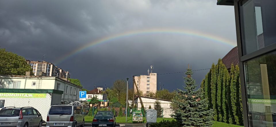 Травнева злива: у Луцьку випав град (фото)