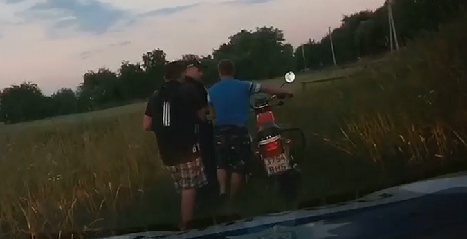 На Волині офіцер громади ганявся за п'яними мотоциклістами (відео)