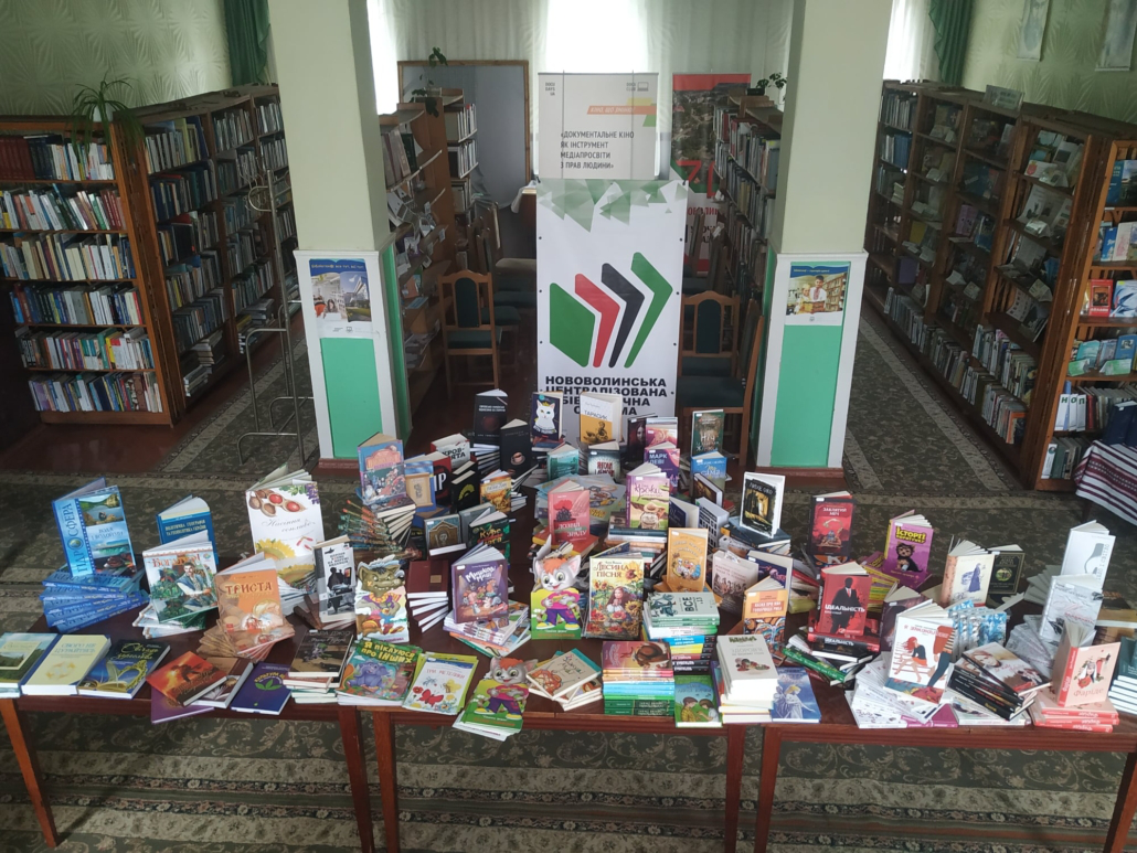 Нововолинські бібліотеки отримали пів тисячі книг