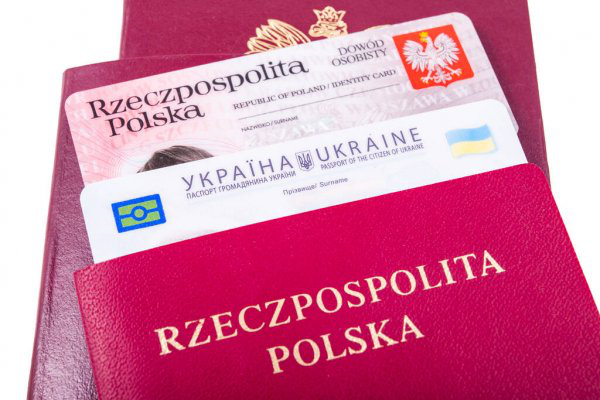 277 тисяч українців мають посвідки на проживання у Польщі