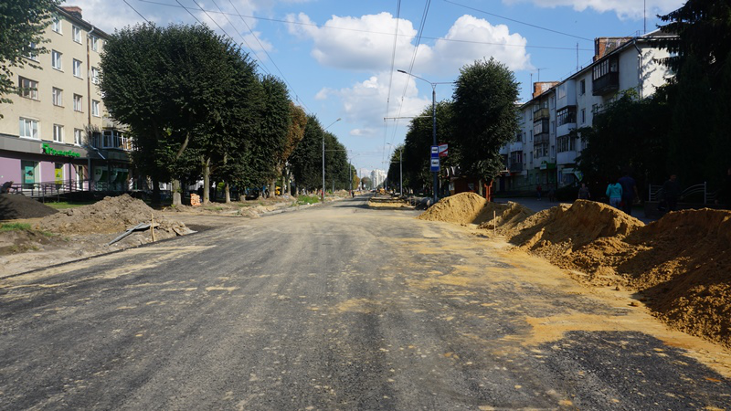 Упорядкують до 1 вересня: що коїться на проспекті Волі у Луцьку (фото)