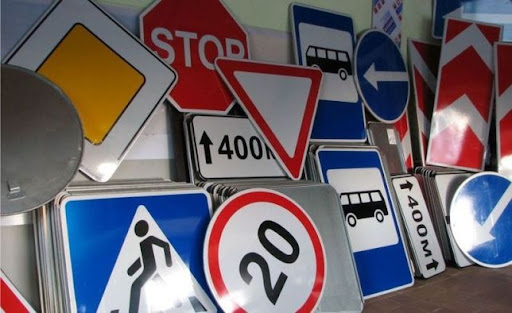 У Луцьку на проспекті Соборності нові дорожні знаки (фото)
