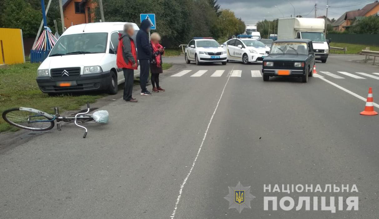Біля Луцька ВАЗ на пішохідному переході збив велосипедиста (фото, відео)