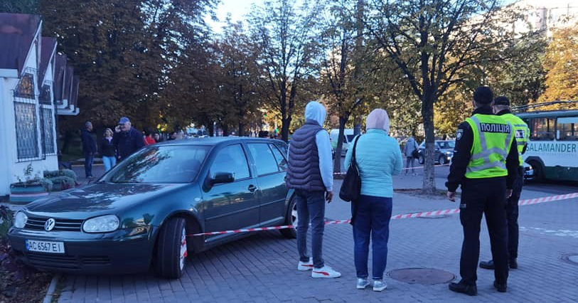 Водій, який збив чоловіка на зупинці у Луцьку, намагався уникнути ДТП (фото)