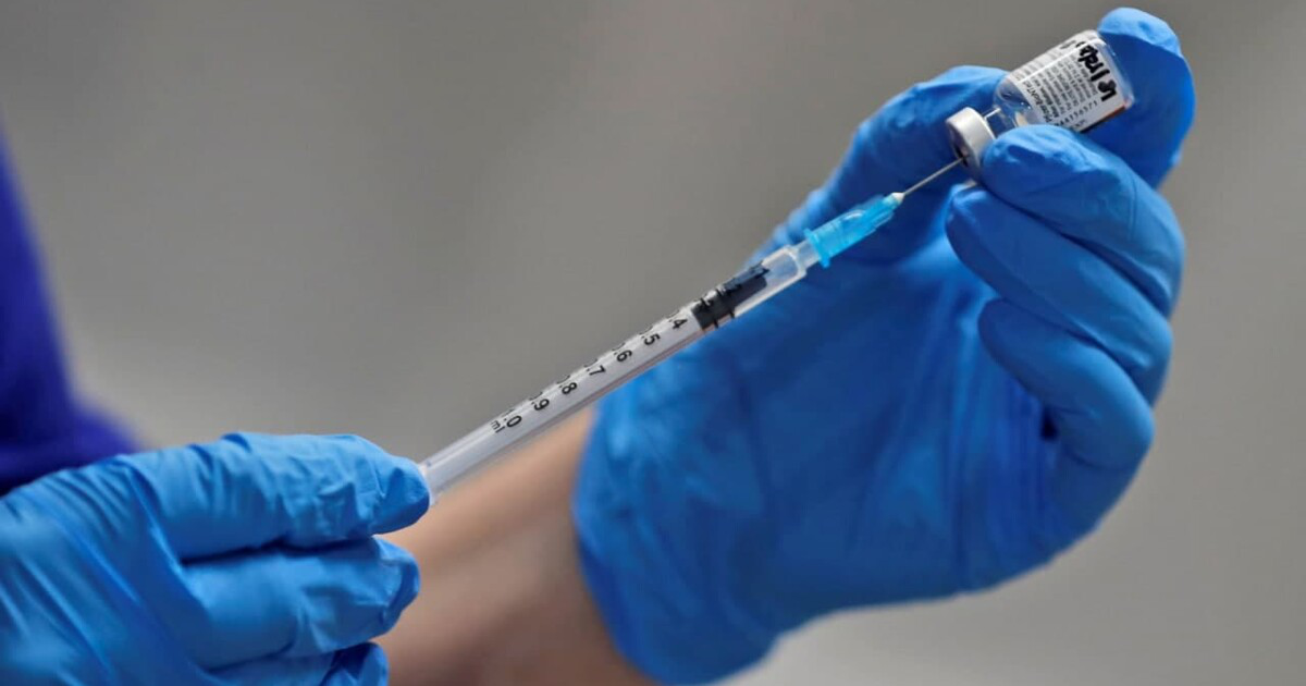 За 2 тисячі зливають вакцини в каналізацію: як медики підробляють COVID-сертифікати (відео)