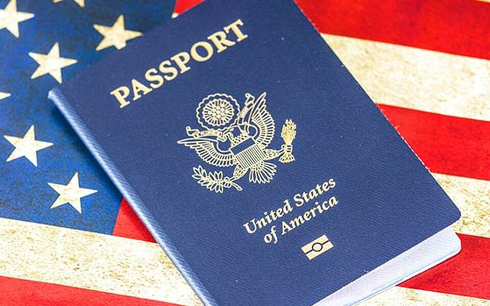 У США видали перший паспорт із гендерним маркером «X»