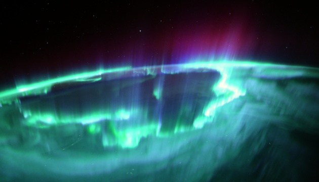 Астронавт сфотографував потужні полярні сяйва