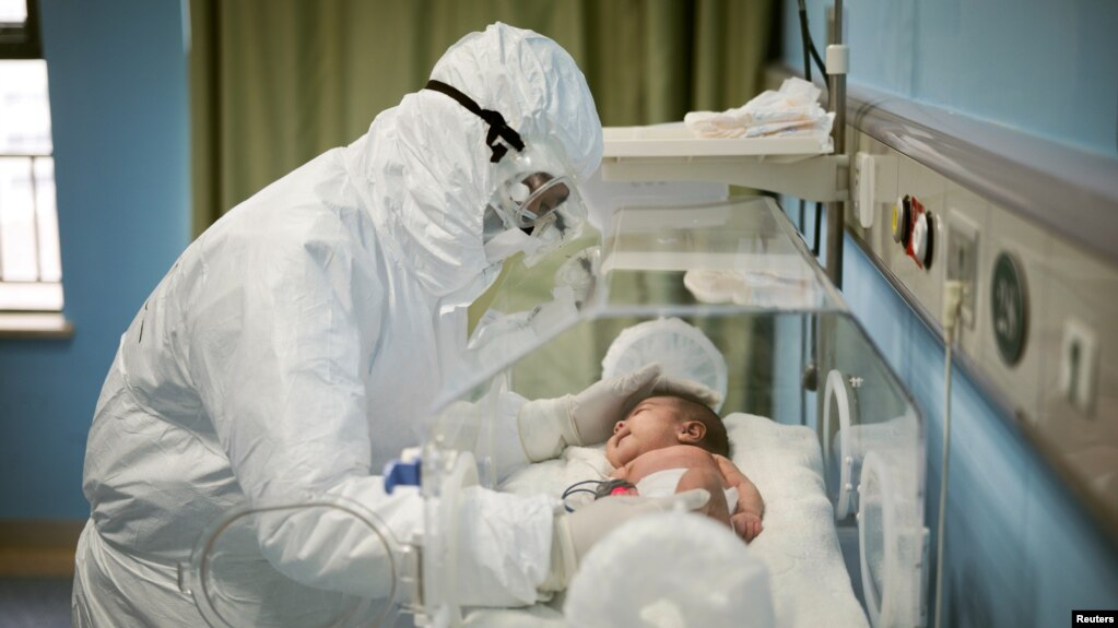 Немовлята заражаються Covid-19 на хрестинах: скільки дітей хворіє на Волині
