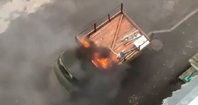 У Володимирі з невідомої причини загорілася вантажівка (відео)