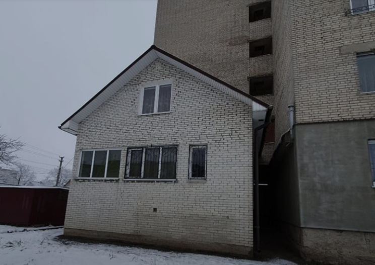 У Нововолинську до квартири прибудували двоповерхову хату