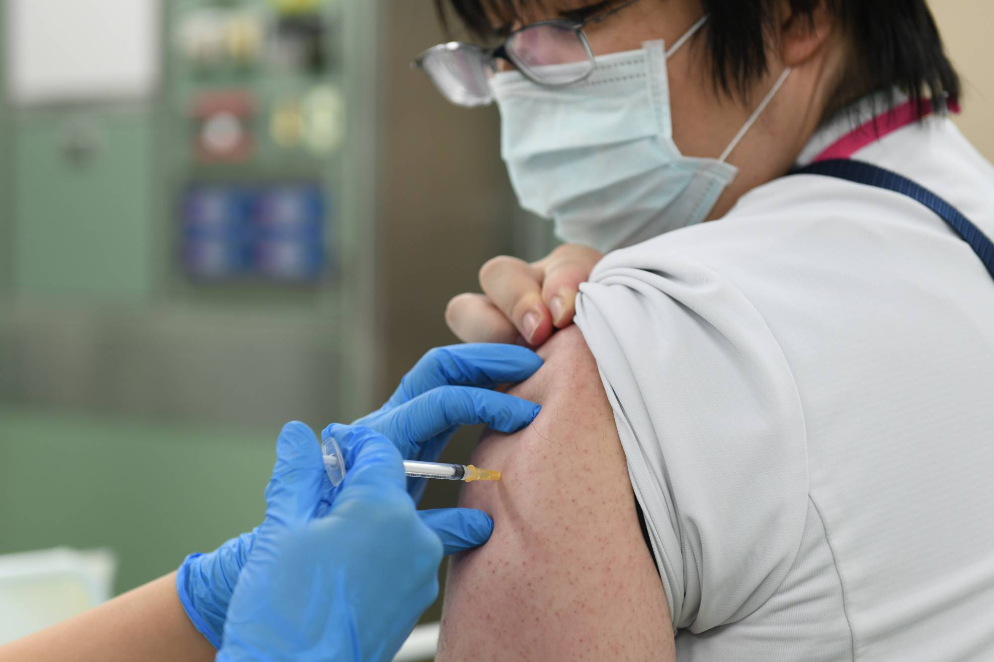 У Японії створюють вакцину від коронавірусу з довічним імунітетом